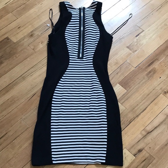 Black & white striped midi dress - Picture 8 of 8